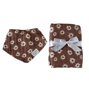 NEW Mebie Baby bib & swaddle